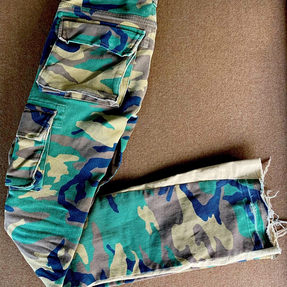 VALABASAS CAMO  CARGOS
